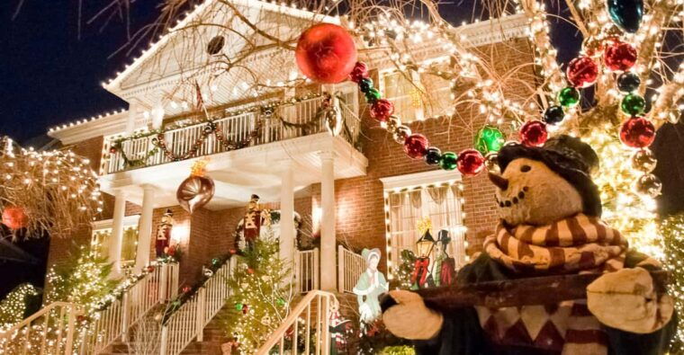 nyc-private-dyker-heights-and-nyc-holiday-lights-tour