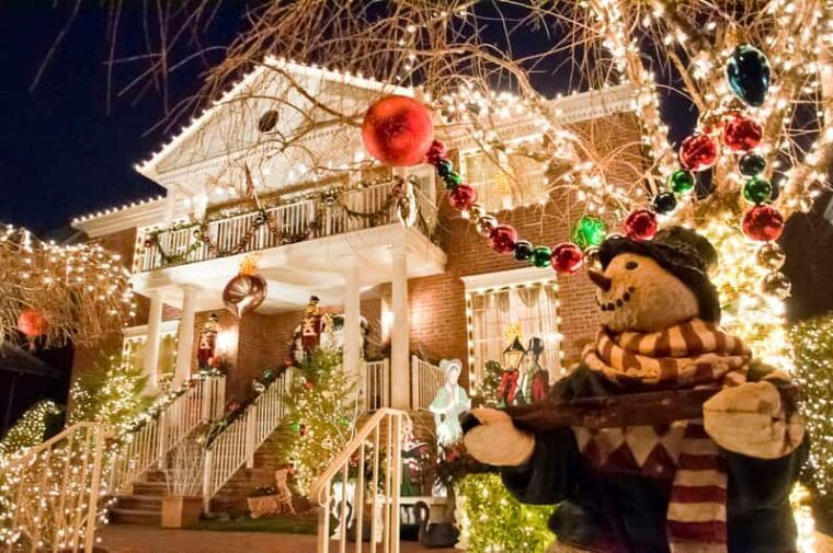 nyc-private-dyker-heights-and-nyc-holiday-lights-tour