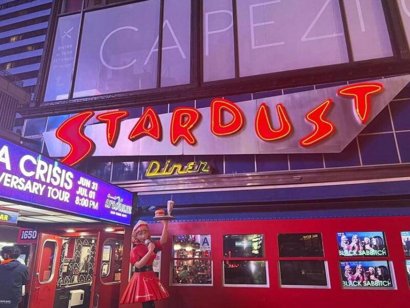 nyc-private-home-alone-2-stretch-limousine-tour-with-pizza