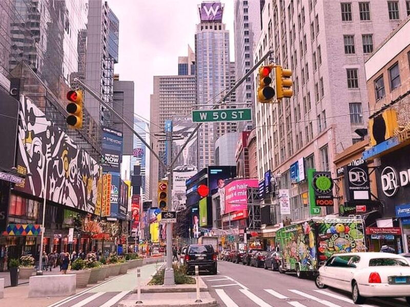 nyc-private-home-alone-2-stretch-limousine-tour-with-pizza