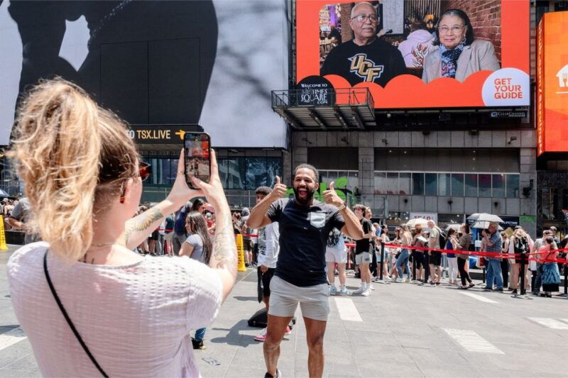 nyc-see-yourself-on-a-times-square-billboard-for-24-hours