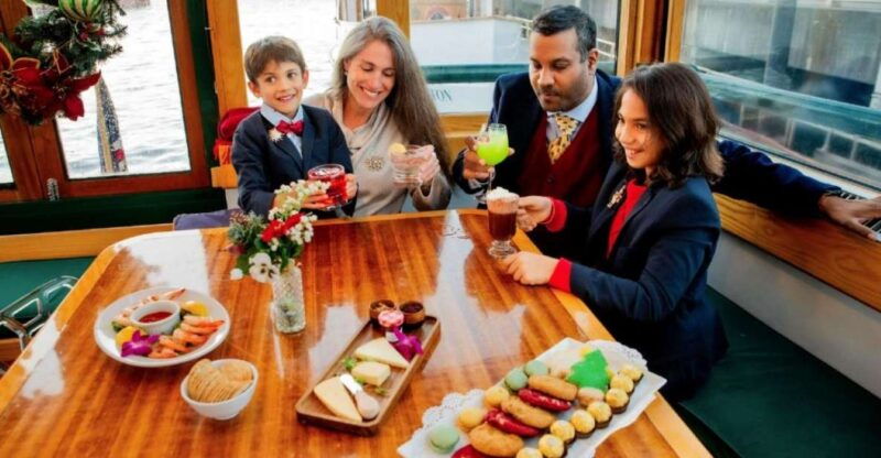 nyc-sightseeing-holiday-cruise-with-drink