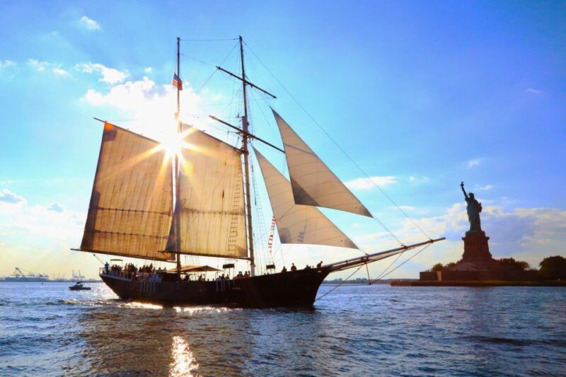nyc-statue-of-liberty-day-sail-with-onboard-bar