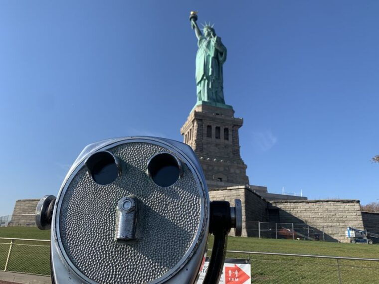 nyc-statue-of-liberty-guided-private-group-or-family-tour