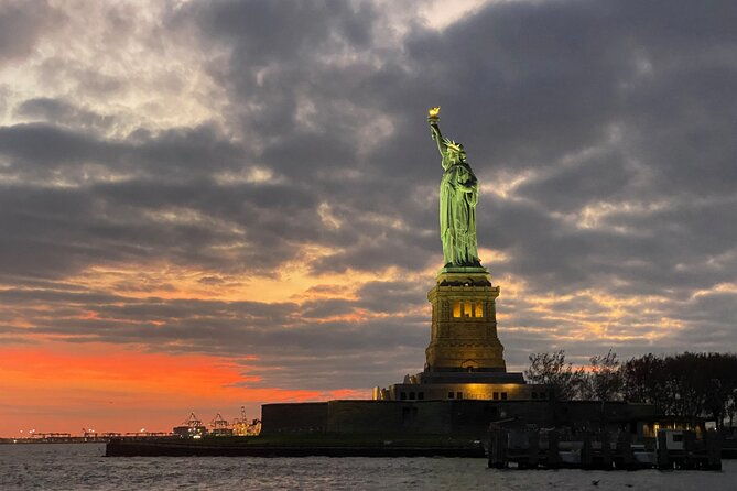 nyc-statue-of-liberty-night-cruise-and-skyline