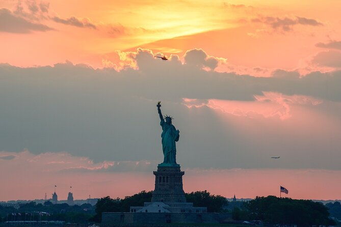 nyc-statue-of-liberty-night-cruise-and-skyline