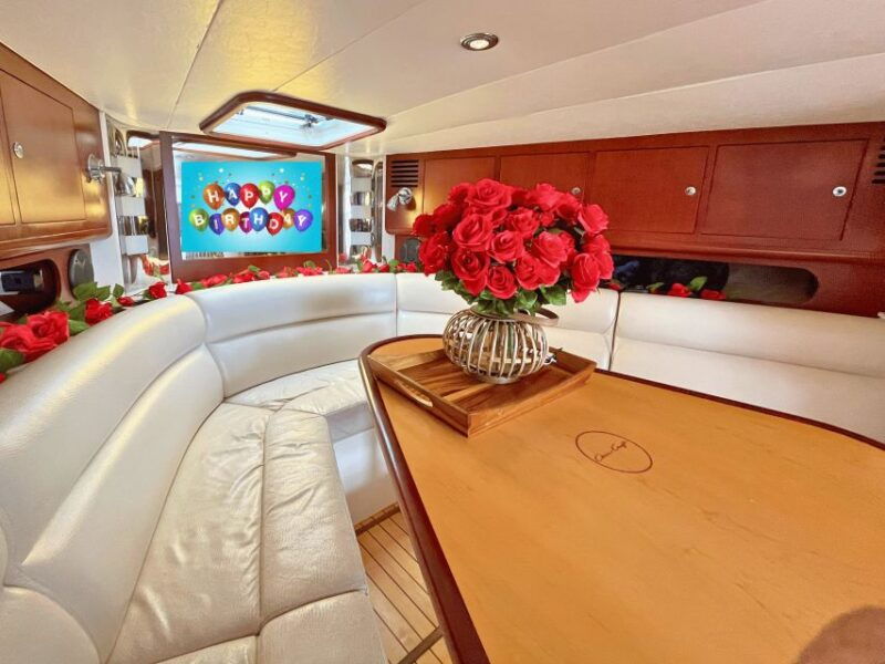 nyc-statue-of-liberty-private-sightseeing-yacht-tour