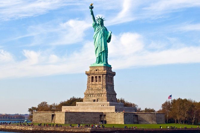 nyc-statue-of-liberty-tour-from-midtown