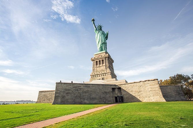nyc-statue-of-liberty-tour-from-midtown