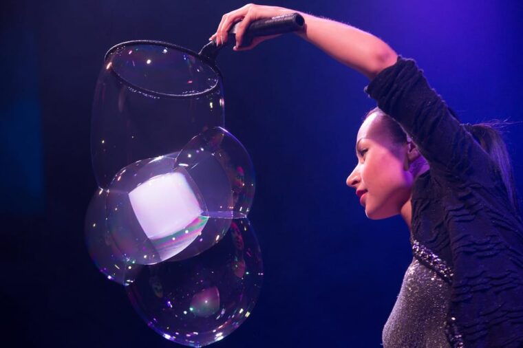 nyc-the-gazillion-bubble-show