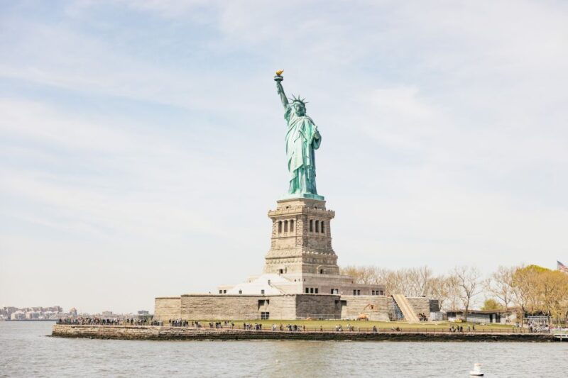 nyc-wall-street-tour-with-9-11-memorial-and-statue-ferry