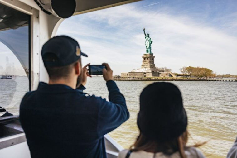 nyc-wall-street-tour-with-9-11-memorial-and-statue-ferry