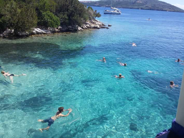 nydri-wooden-boat-cruise-to-meganisi-scorpio-lefkada