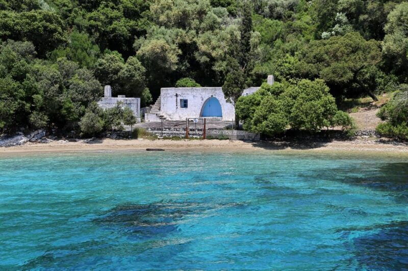 nydri-wooden-boat-cruise-to-meganisi-scorpio-lefkada