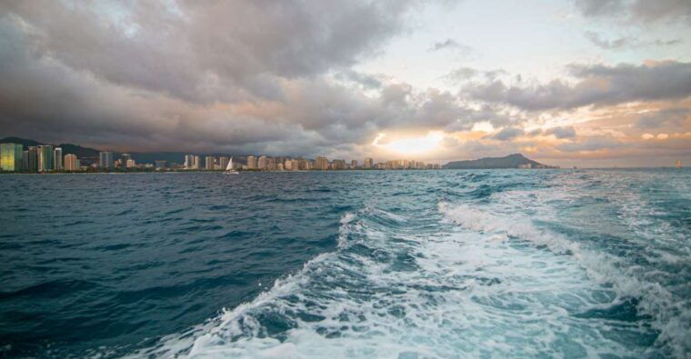oahu-byob-or-cash-bar-waikiki-sunset-cruise