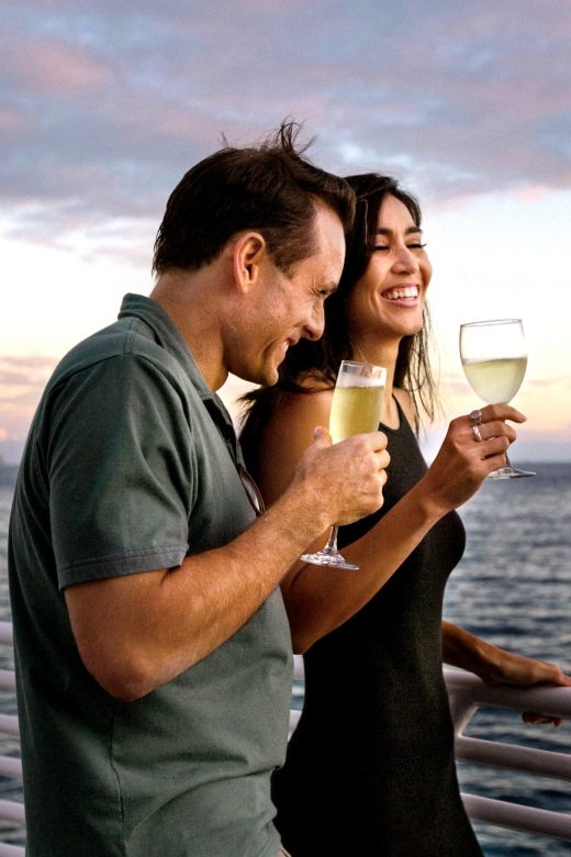 oahu-friday-night-fireworks-cocktail-cruise