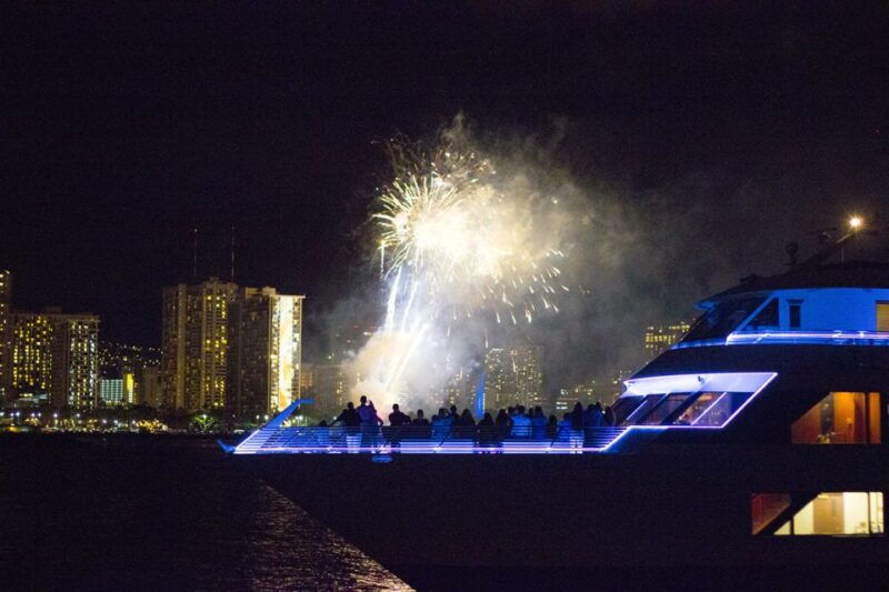 oahu-friday-night-fireworks-cocktail-cruise