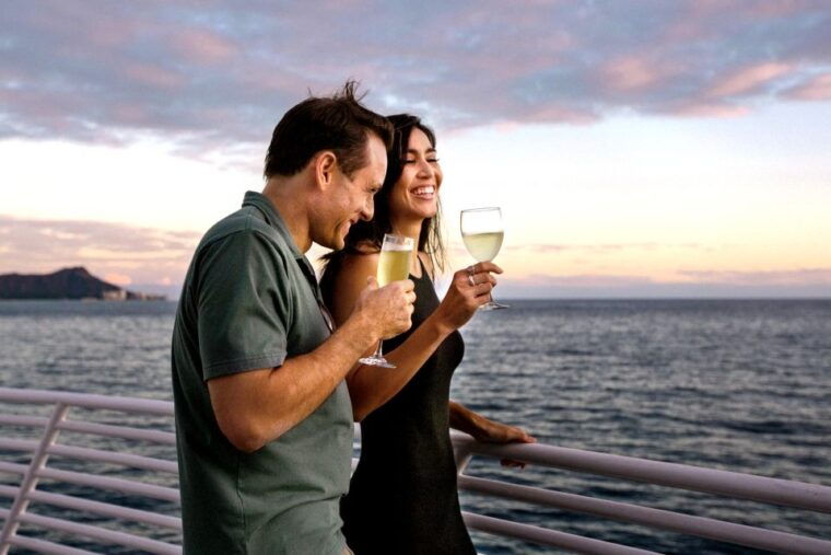 oahu-friday-night-fireworks-cocktail-cruise