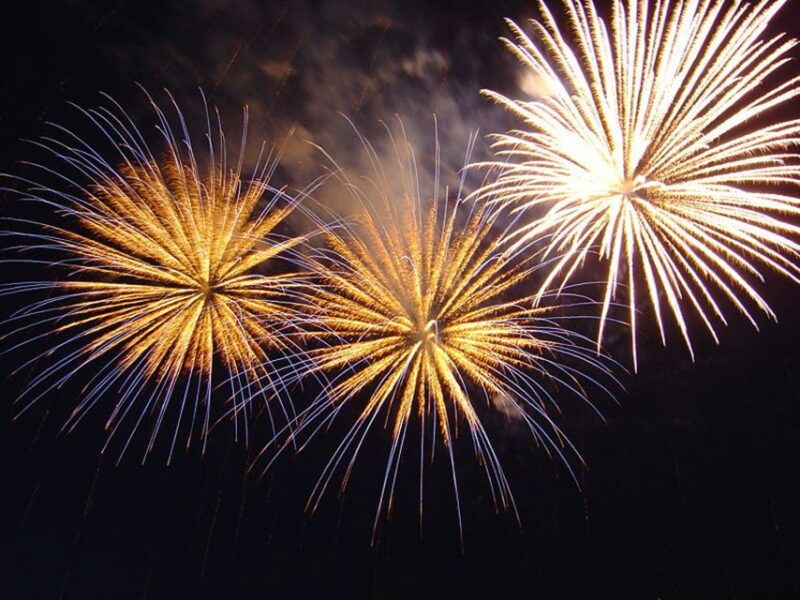 oahu-friday-night-fireworks-sail-from-hilton-hawaiian-pier