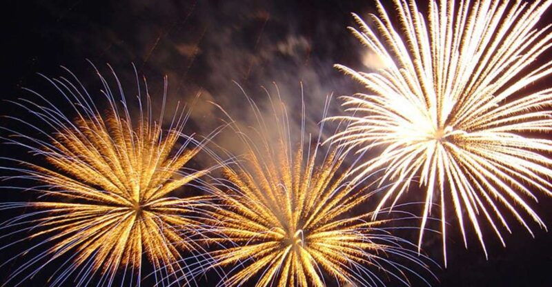 oahu-friday-night-fireworks-sail-from-hilton-hawaiian-pier