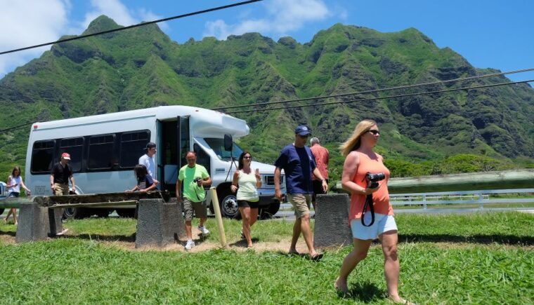 oahu-hidden-gems-waimea-botanical-garden-waterfall-tour