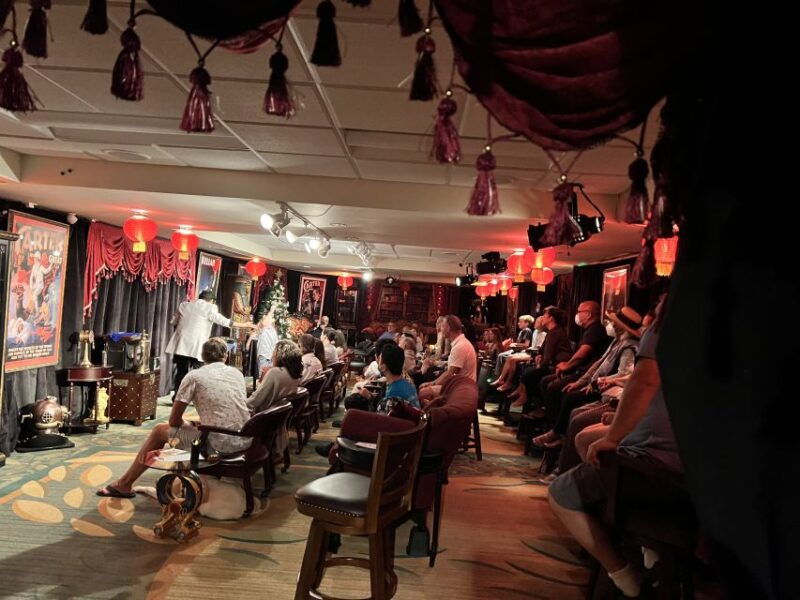 oahu-hilton-waikiki-beach-hotel-magical-mystery-show