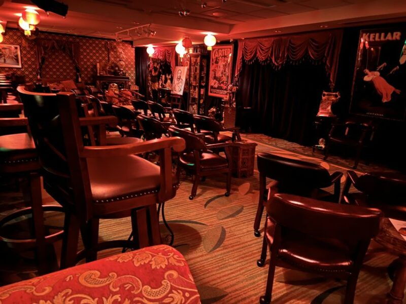 oahu-hilton-waikiki-beach-hotel-magical-mystery-show