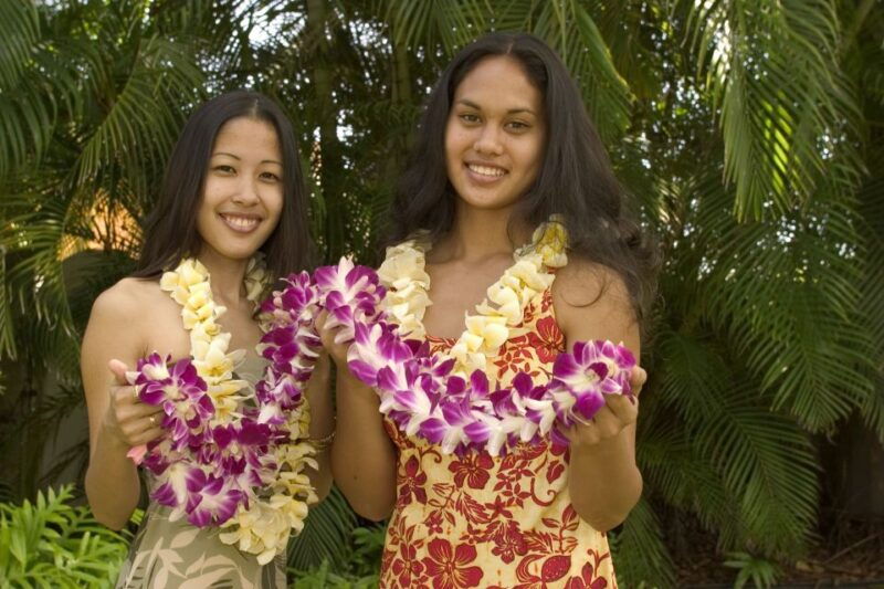 oahu-honolulu-airport-hnl-honeymoon-lei-greeting