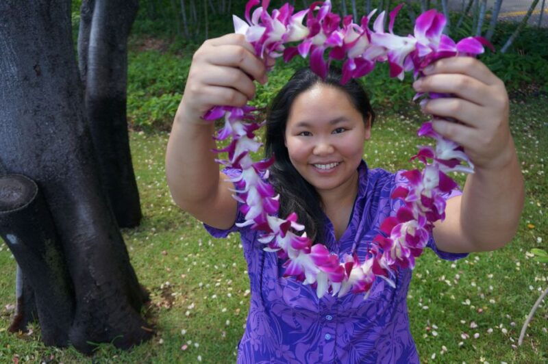 oahu-honolulu-airport-hnl-honeymoon-lei-greeting