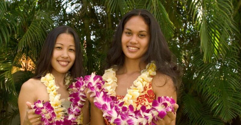 oahu-honolulu-airport-hnl-honeymoon-lei-greeting