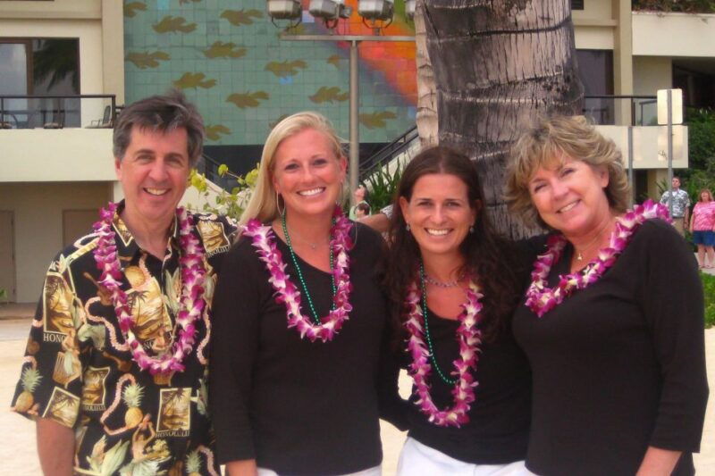 oahu-honolulu-airport-hnl-traditional-lei-greeting