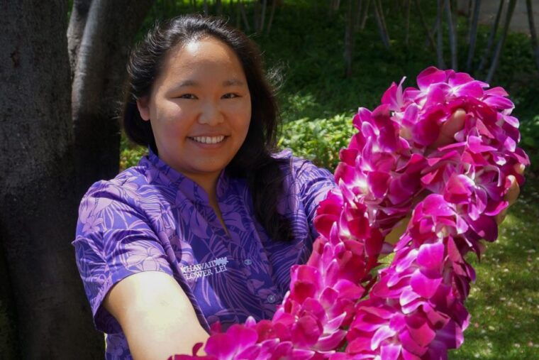 oahu-honolulu-airport-hnl-traditional-lei-greeting