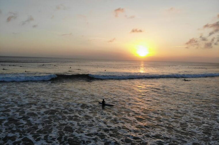 oahu-kids-tandem-surf-lesson-for-ages-10-and-under