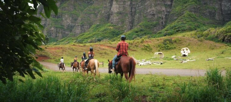 oahu-kualoa-hills-and-valleys-horseback-riding-tour