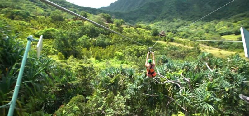 oahu-kualoa-jurassic-valley-zipline-tour
