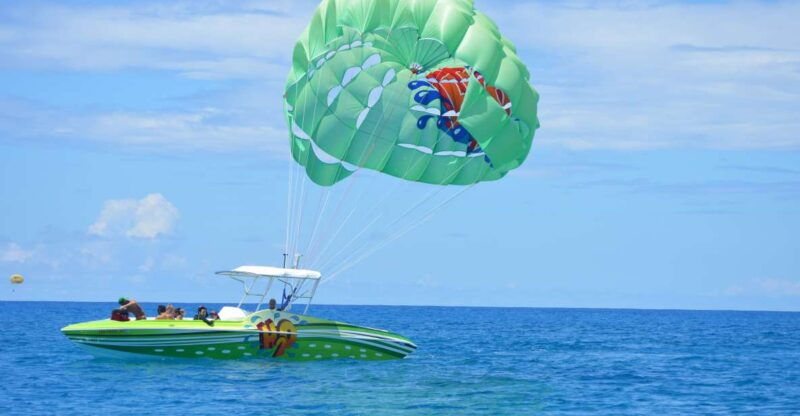 oahu-parasail-on-maunalua-bay-with-diamond-head-views