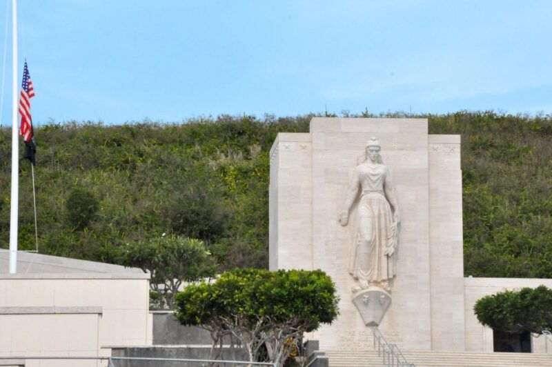 oahu-pearl-harbor-uss-arizona-might-mo-honolulu-tour