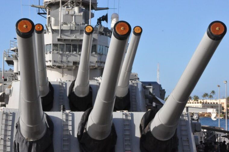 oahu-pearl-harbor-uss-arizona-might-mo-honolulu-tour