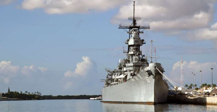 oahu-pearl-harbor-uss-arizona-might-mo-honolulu-tour