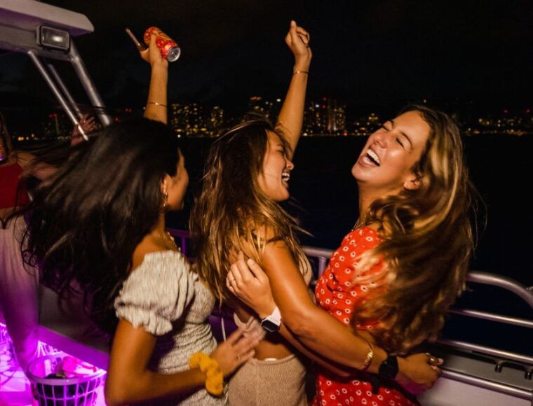 oahu-premium-waikiki-sunset-party-cruise-with-live-dj