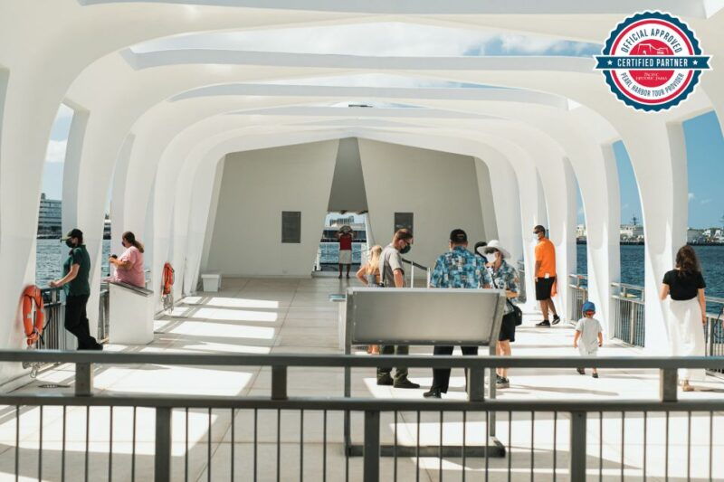 oahu-salute-to-pearl-harbor-uss-arizona-memorial-tour