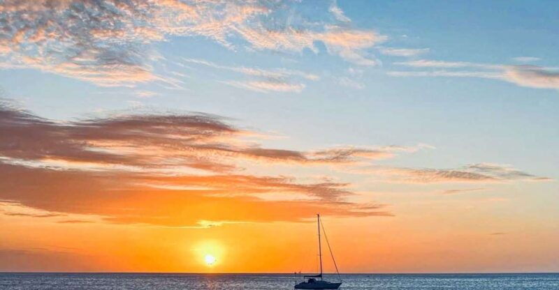 oahu-sunset-sailing-in-small-intimate-groups