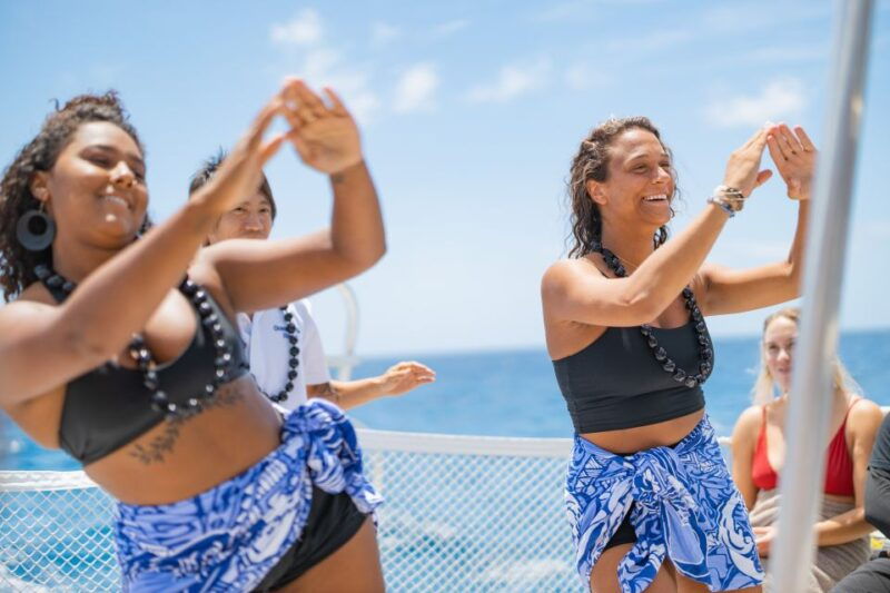 oahu-turtle-canyon-snorkeling-hula-dance
