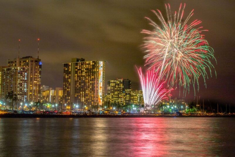 oahu-waikiki-byob-friday-night-fireworks-cruise
