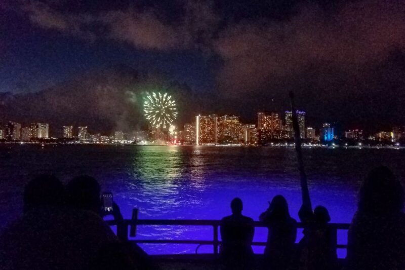 oahu-waikiki-byob-friday-night-fireworks-cruise