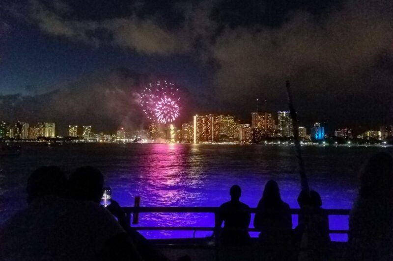 oahu-waikiki-byob-friday-night-fireworks-cruise