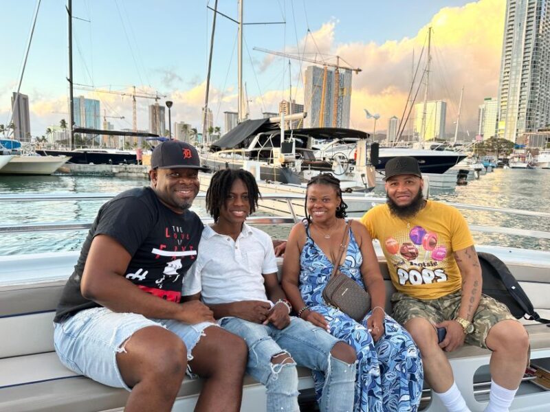 Oahu: Waikiki Fireworks Boat Cruise from Oahu - An In-Depth Review of the Waikiki Fireworks Boat Cruise