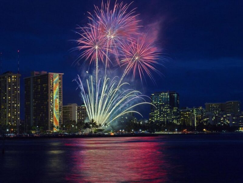 Oahu: Waikiki Fireworks Boat Cruise from Oahu - First Stop: Ala Moana