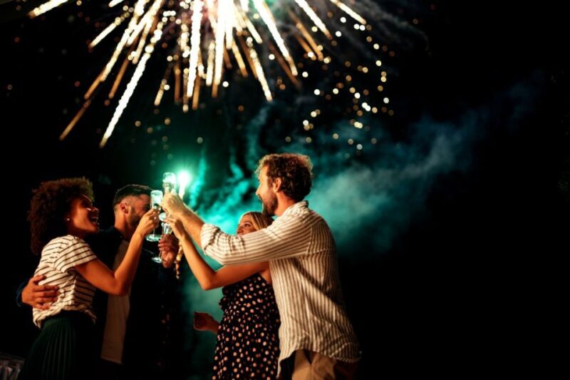 Oahu: Waikiki Friday Fireworks Cruise with Snacks and Drinks - What to Consider