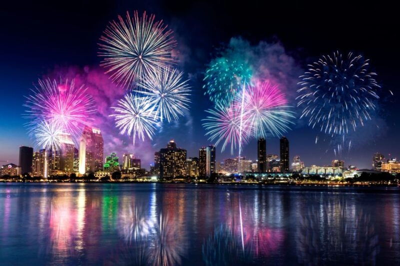 oahu-waikiki-friday-fireworks-cruise-with-snacks-and-drinks